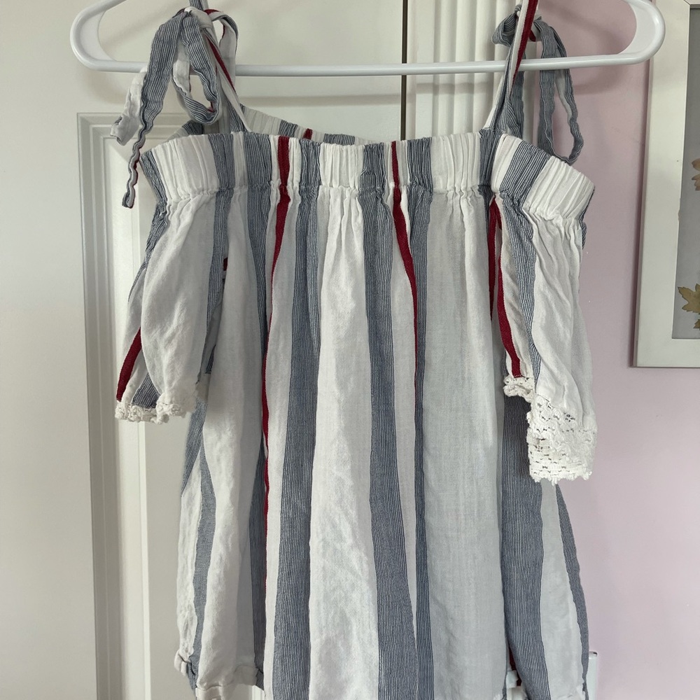 Stripped off the shoulder w/ bow tie straps